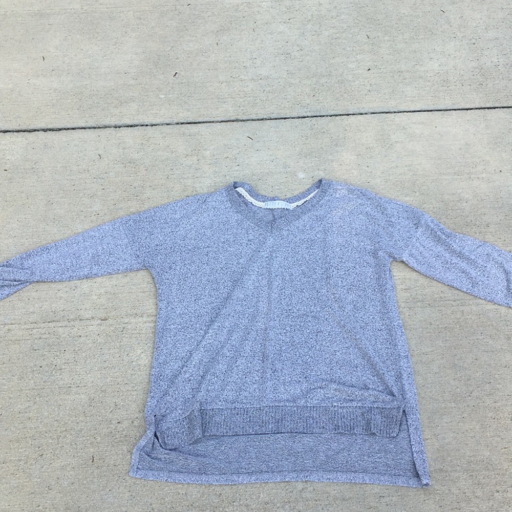 Long sleeve gray shirt/sweater